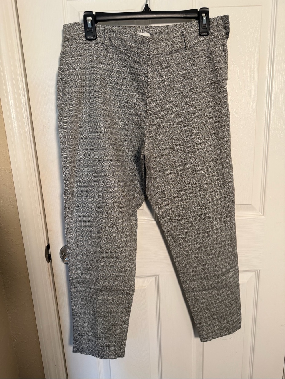 H&M Gray & Black Patterned Cropped Dress Pants